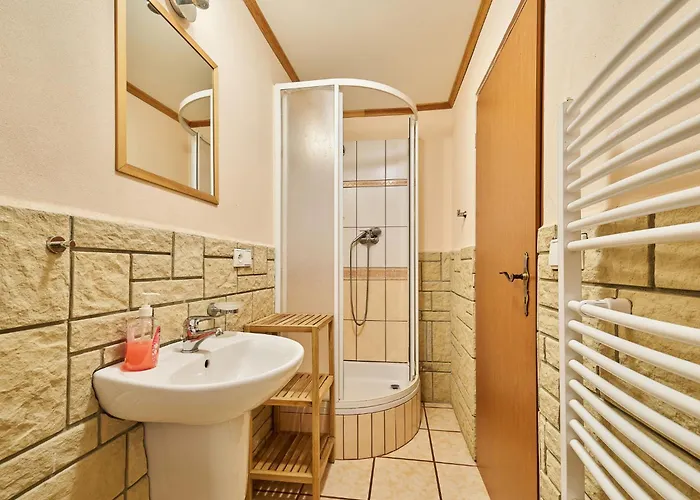 U Hronova-1 By Interhome Apartamento Chlivce